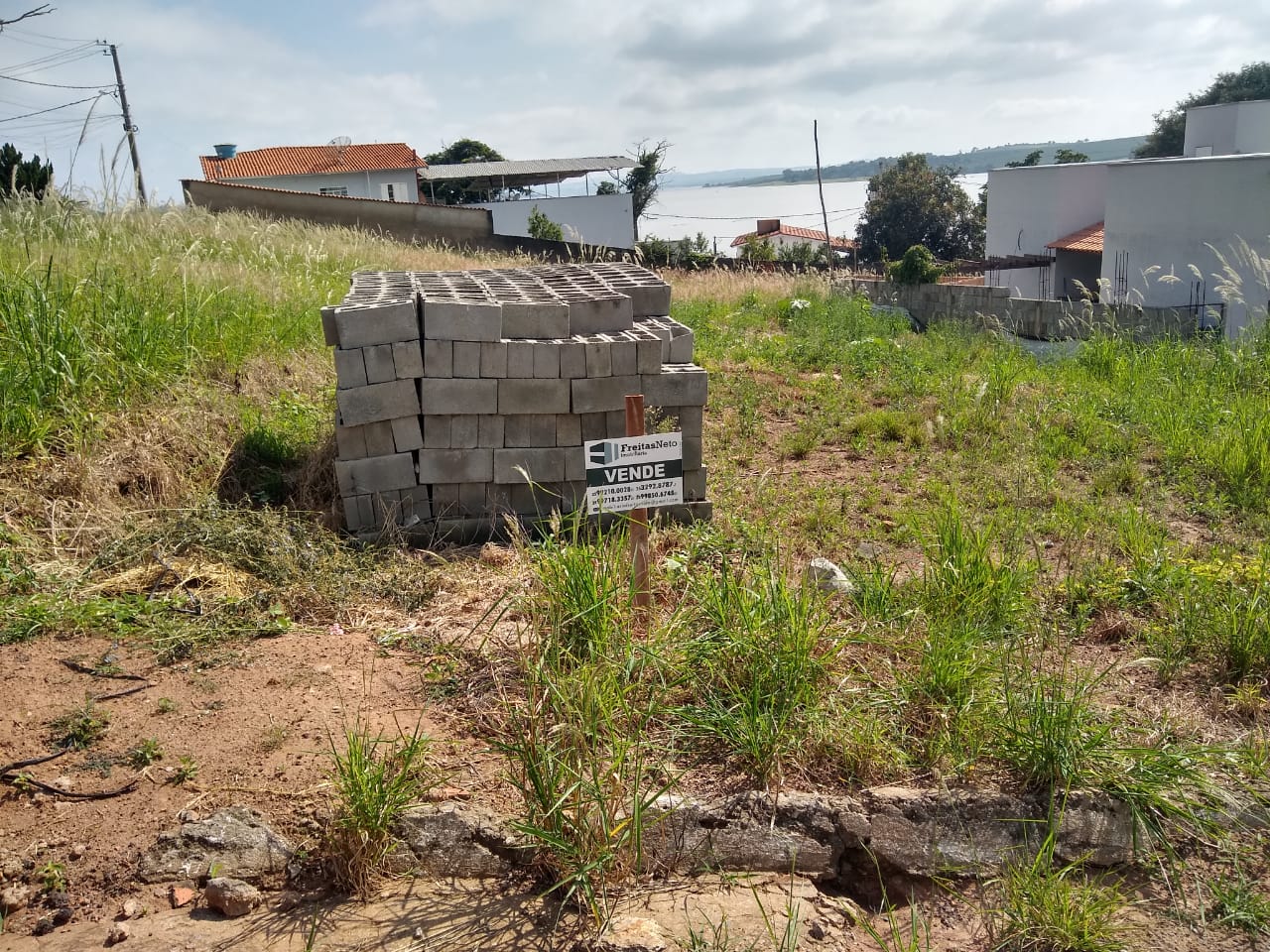 Imobiliária Freitas Neto em Alfenas - Rua Viana, S/N - CONDOMÍNIO LAGO AZUL